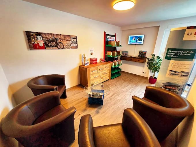 Gemütliche Wartelounge bei KFZ Ridder