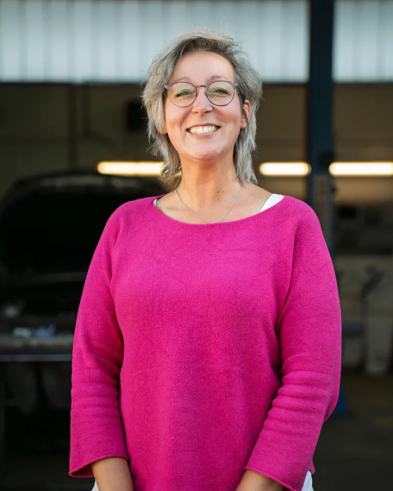 Jenny, Empfang & Büro bei KFZ Service Ridder